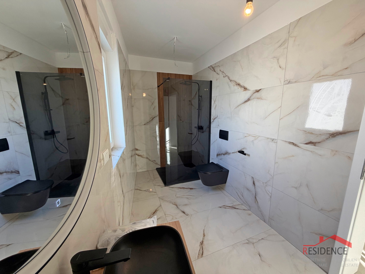 Ližnjan, moderna casa bifamiliare con piscina