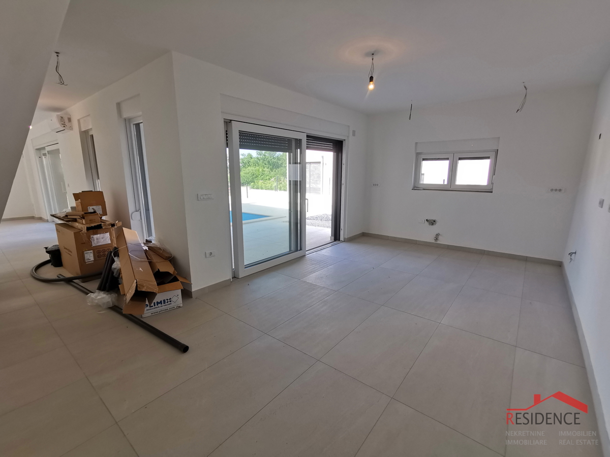 Ližnjan, moderna casa bifamiliare con piscina