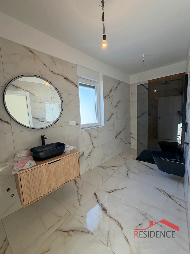 Ližnjan, moderna casa bifamiliare con piscina