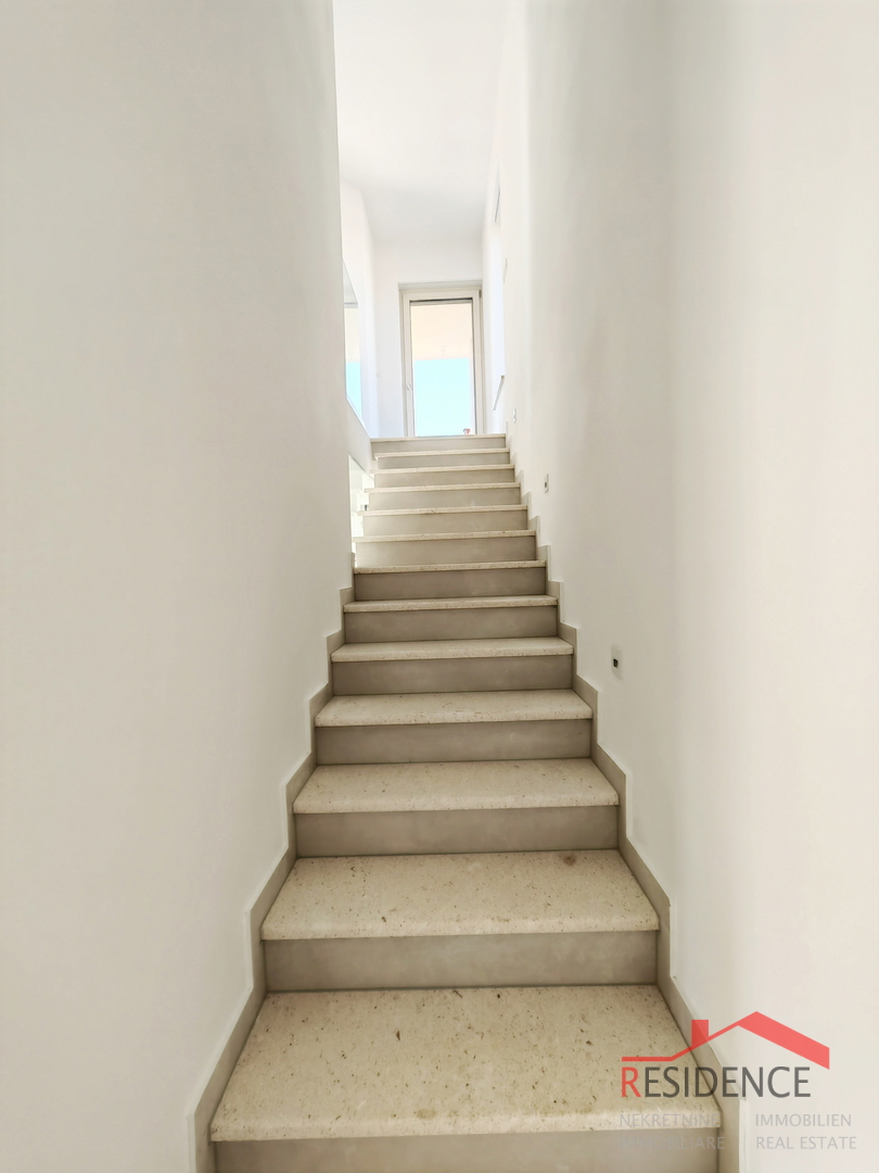 Ližnjan, nuova villa con piscina e vista mare