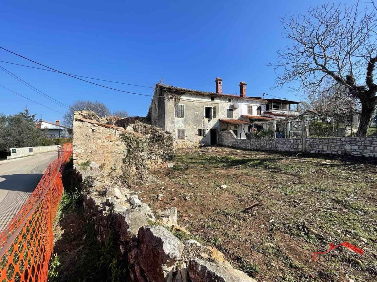 VALTURA, ANTICA CASA ISTRIANA IN PIETRA CON GIARDINO