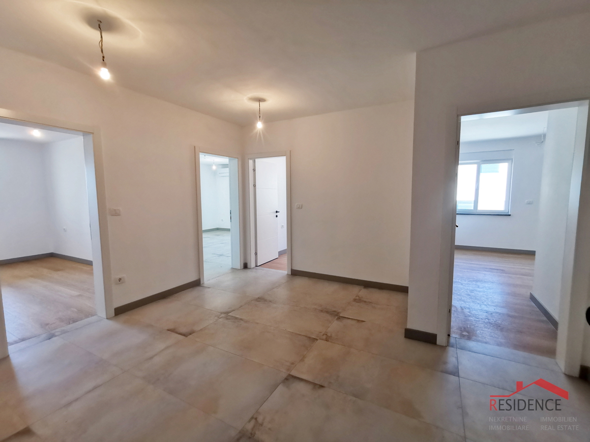 Banjole - Volme, nuovo appartamento al primo piano, Posti per Auto