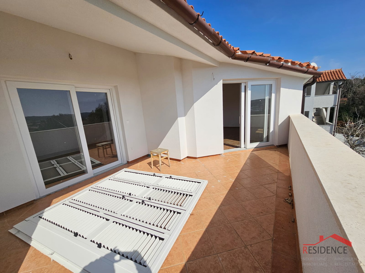 Banjole, una casa con tre appartamenti e vista mare