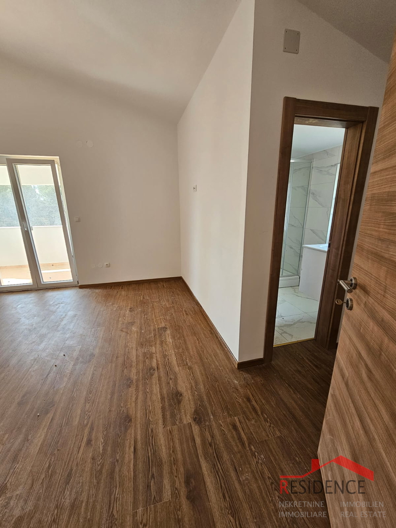 Banjole, una casa con tre appartamenti e vista mare