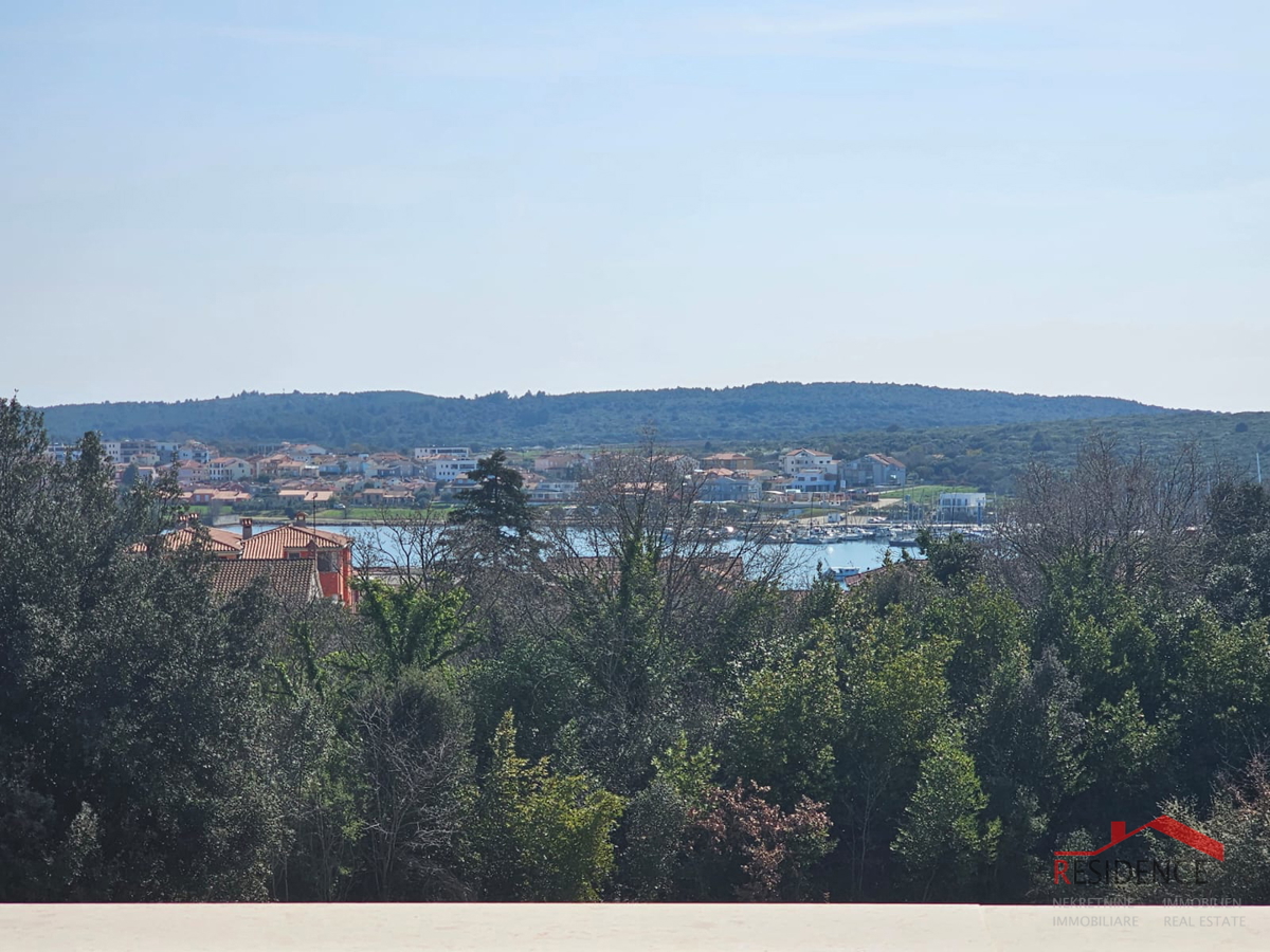 Banjole, una casa con tre appartamenti e vista mare