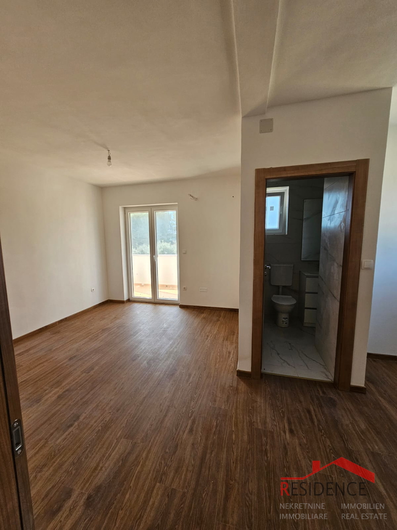 Banjole, una casa con tre appartamenti e vista mare