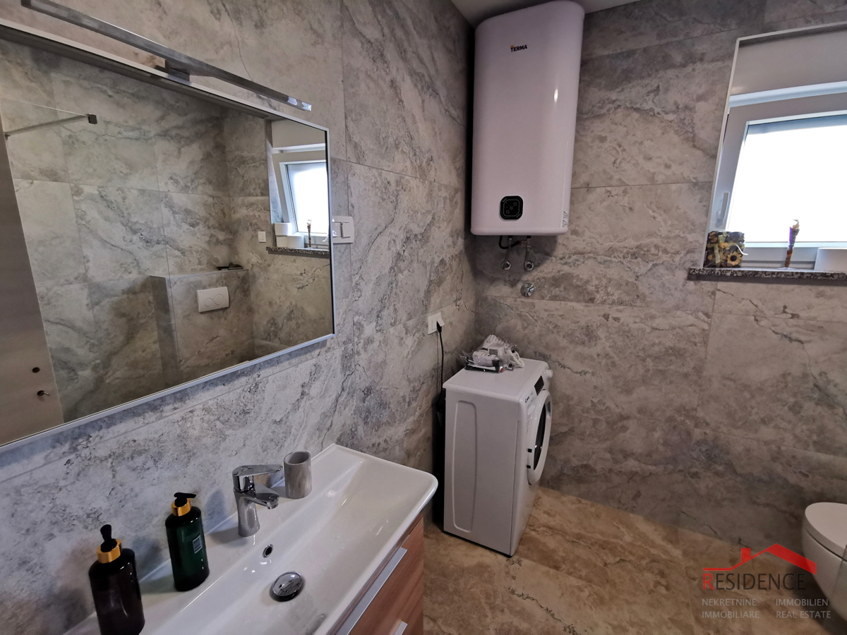 Medolino, casa indipendente con 3 appartamenti, vista mare