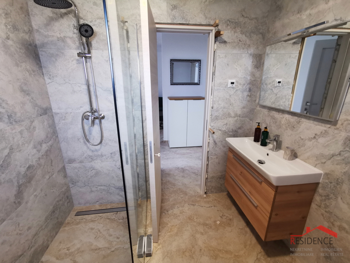 Medolino, casa indipendente con 3 appartamenti, vista mare