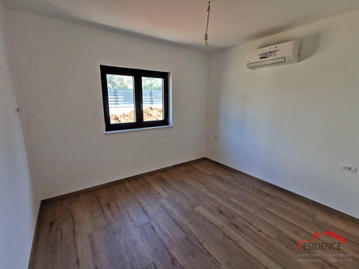 Medolino, nuova costruzione, appartamento al piano terra con giardino