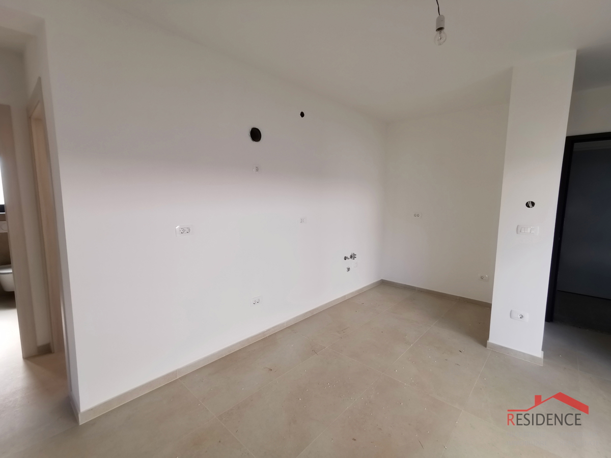 Medolino, nuova costruzione, appartamento al piano terra con giardino