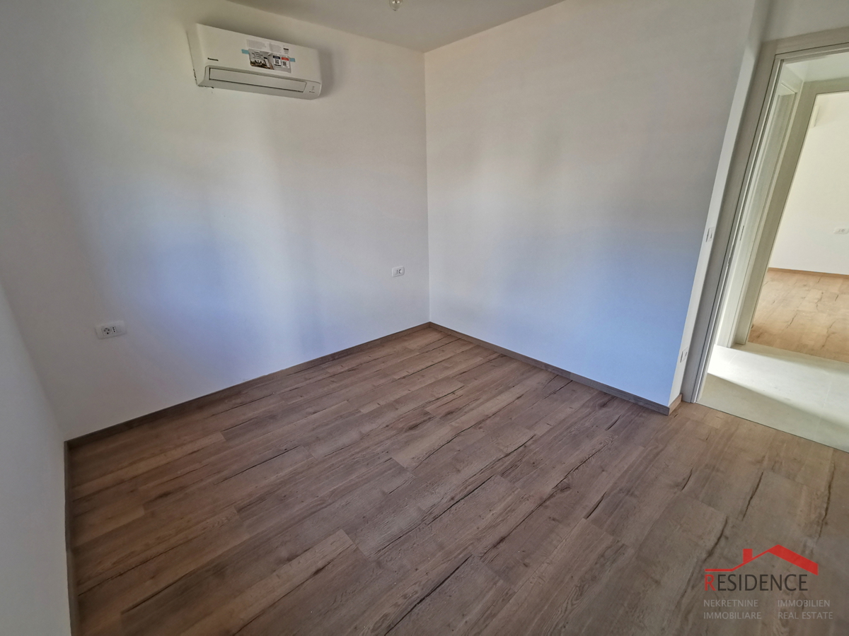 Medolino, nuova costruzione, appartamento al piano terra con giardino