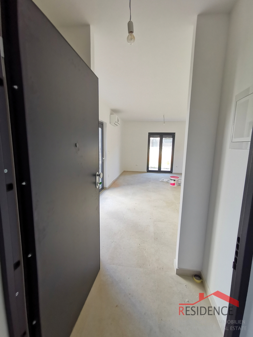 Medolino, nuova costruzione, appartamento al piano terra con giardino