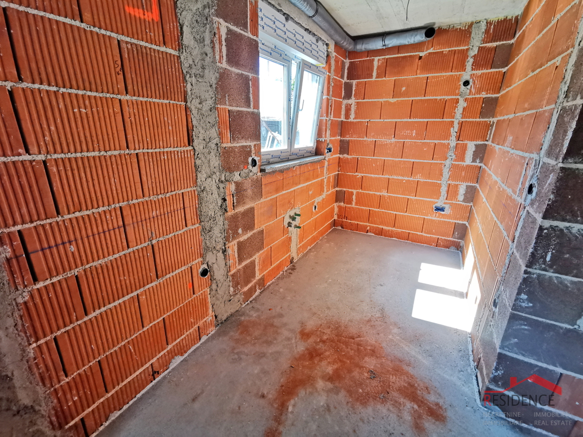 Pola, Valdebek, appartamento al piano terra, 2 camere da letto, posto auto