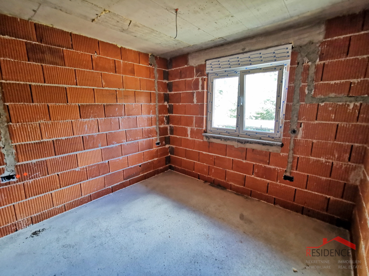 Pola, Valdebek, appartamento al piano terra, 2 camere da letto, posto auto