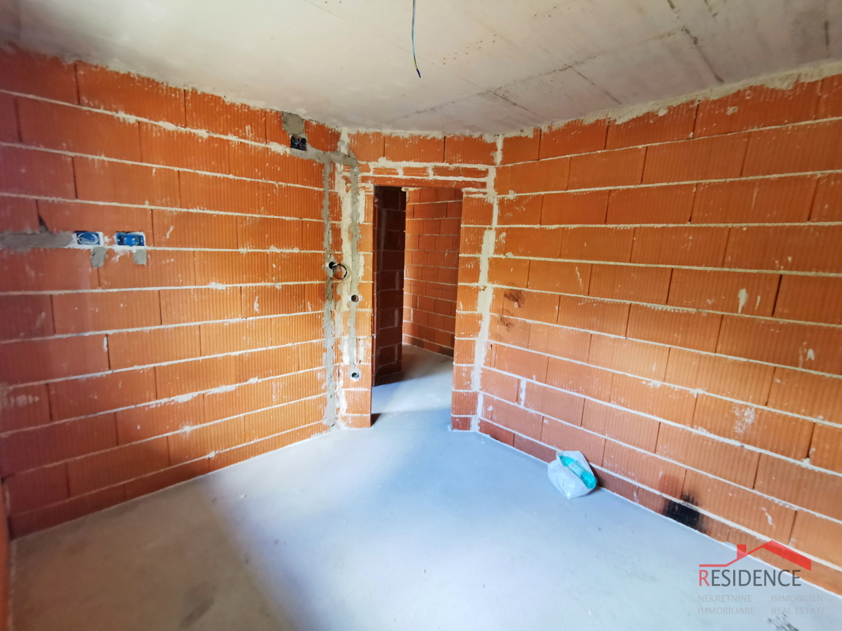 Pola, Valdebek, appartamento al piano terra, 2 camere da letto, posto auto