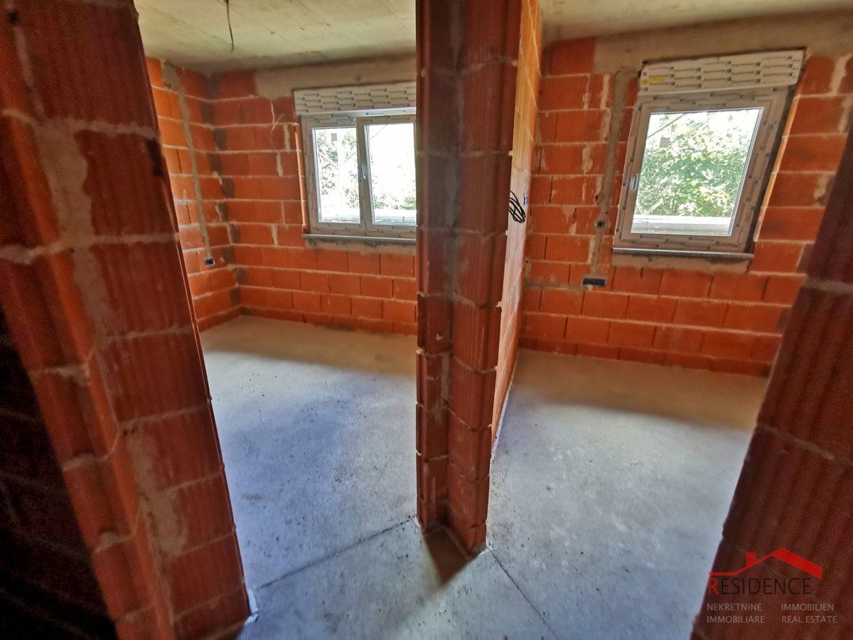 Pola, Valdebek, appartamento al piano terra, 2 camere da letto, posto auto