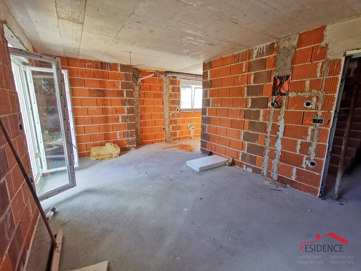 Pola, Valdebek, appartamento al piano terra, 2 camere da letto, posto auto