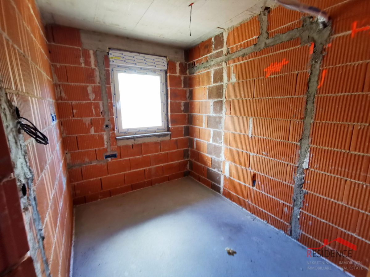 Pola, Valdebek, appartamento al piano terra, 2 camere da letto, posto auto