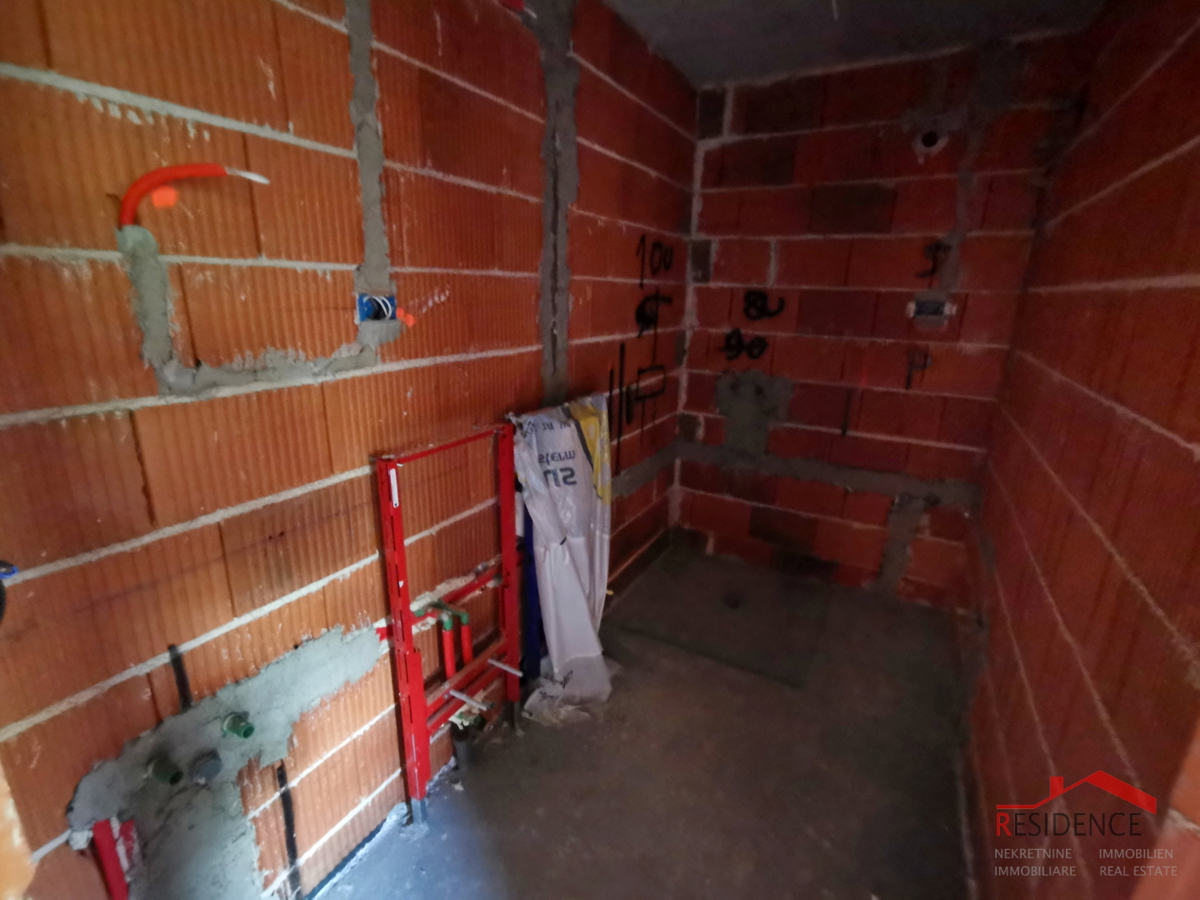 Pola, Valdebek, appartamento al piano terra, 2 camere da letto, posto auto