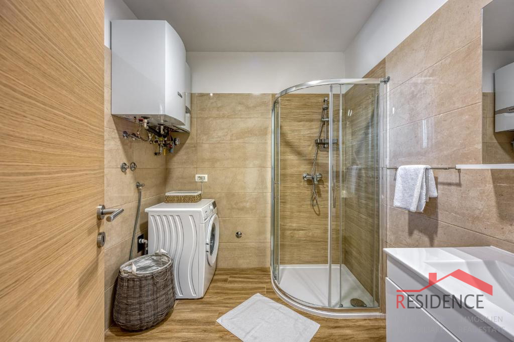 Galižana – Una bella casa bifamiliare con piscina e vista sul mare