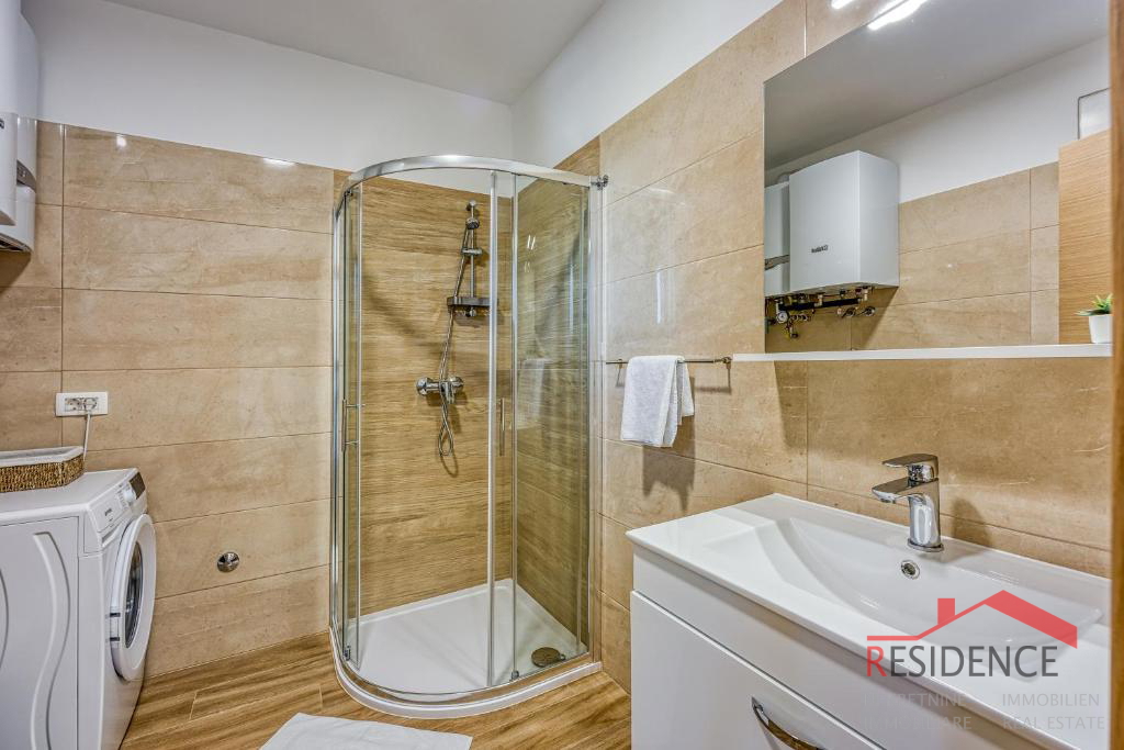 Galižana – Una bella casa bifamiliare con piscina e vista sul mare