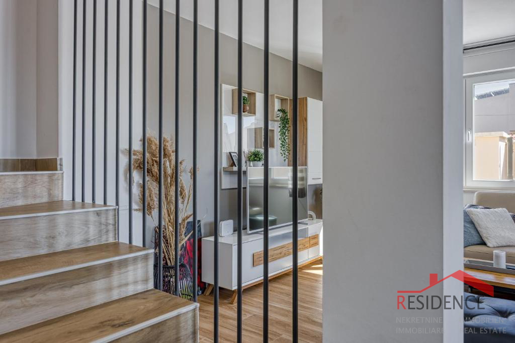 Galižana – Una bella casa bifamiliare con piscina e vista sul mare