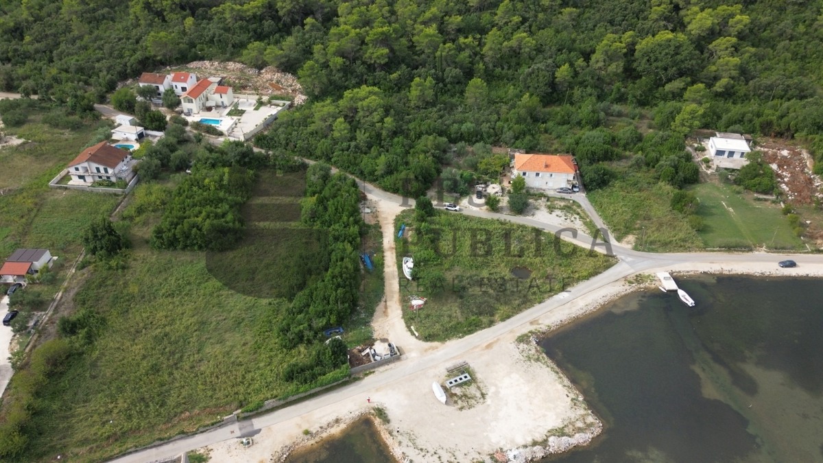 TERRENO FRONTE MARE IN VENDITA A BROCE, PELJESAC