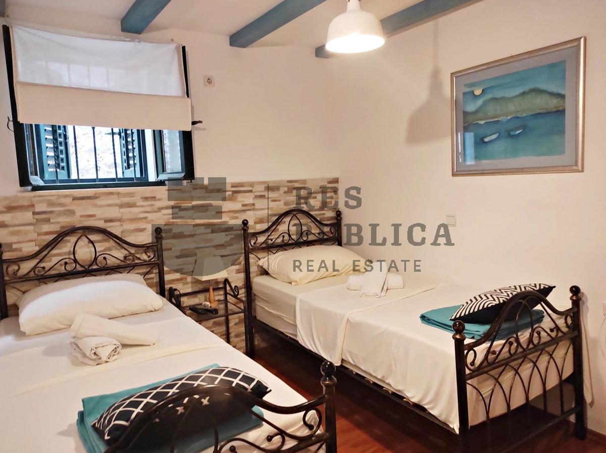 BELLISSIMA CASA IN PIETRA NEL CUORE DI STON – UN'OPPORTUNITÀ PERFETTA PER IL TURISMO