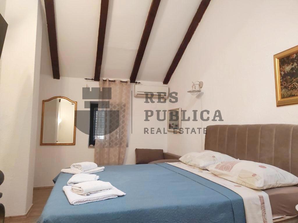 BELLISSIMA CASA IN PIETRA NEL CUORE DI STON – UN'OPPORTUNITÀ PERFETTA PER IL TURISMO