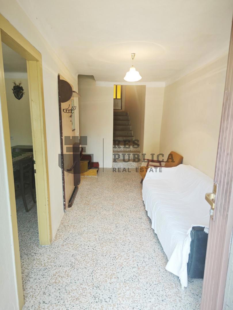 Casa con rudere in una zona tranquilla della penisola di Pelješac

