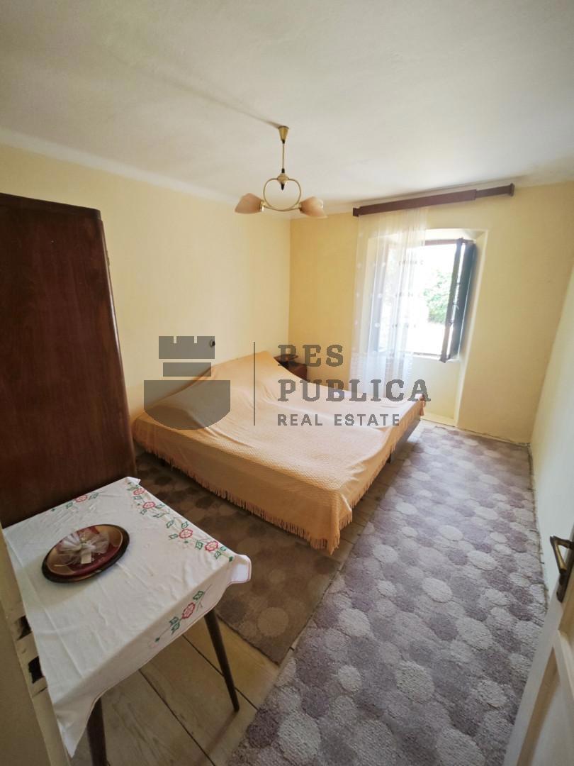 Casa con rudere in una zona tranquilla della penisola di Pelješac

