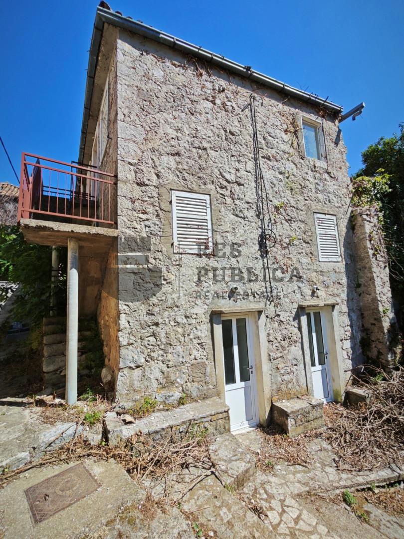 CASA IN PIETRA A TRSTENIK