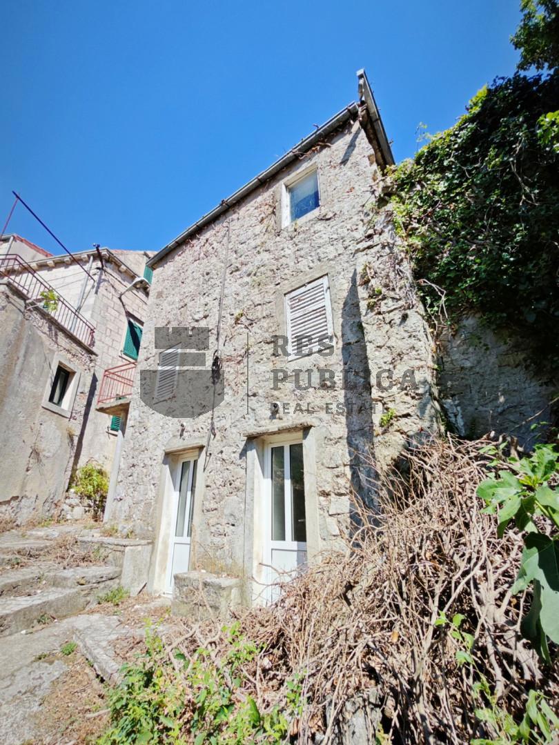 CASA IN PIETRA A TRSTENIK