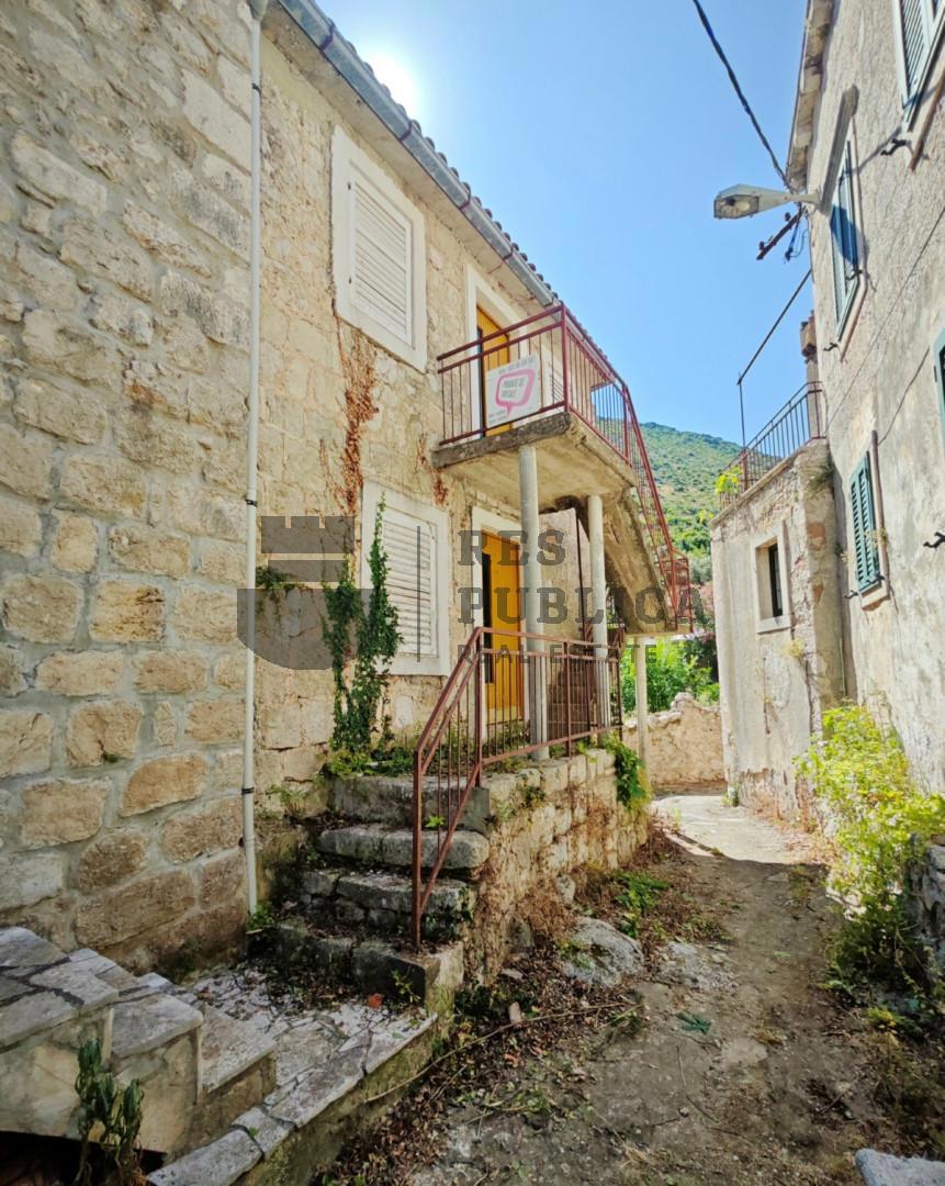 CASA IN PIETRA A TRSTENIK