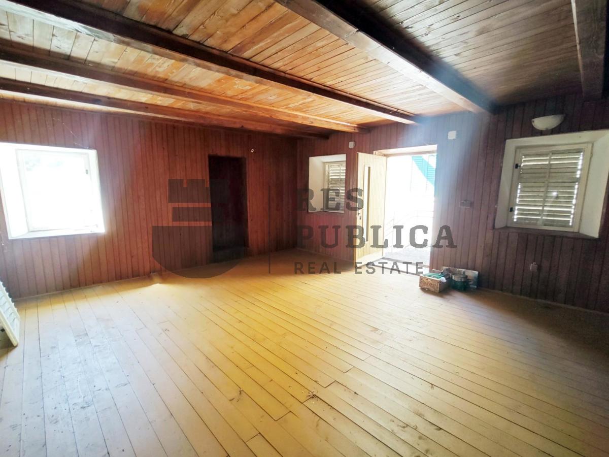 CASA IN PIETRA A TRSTENIK