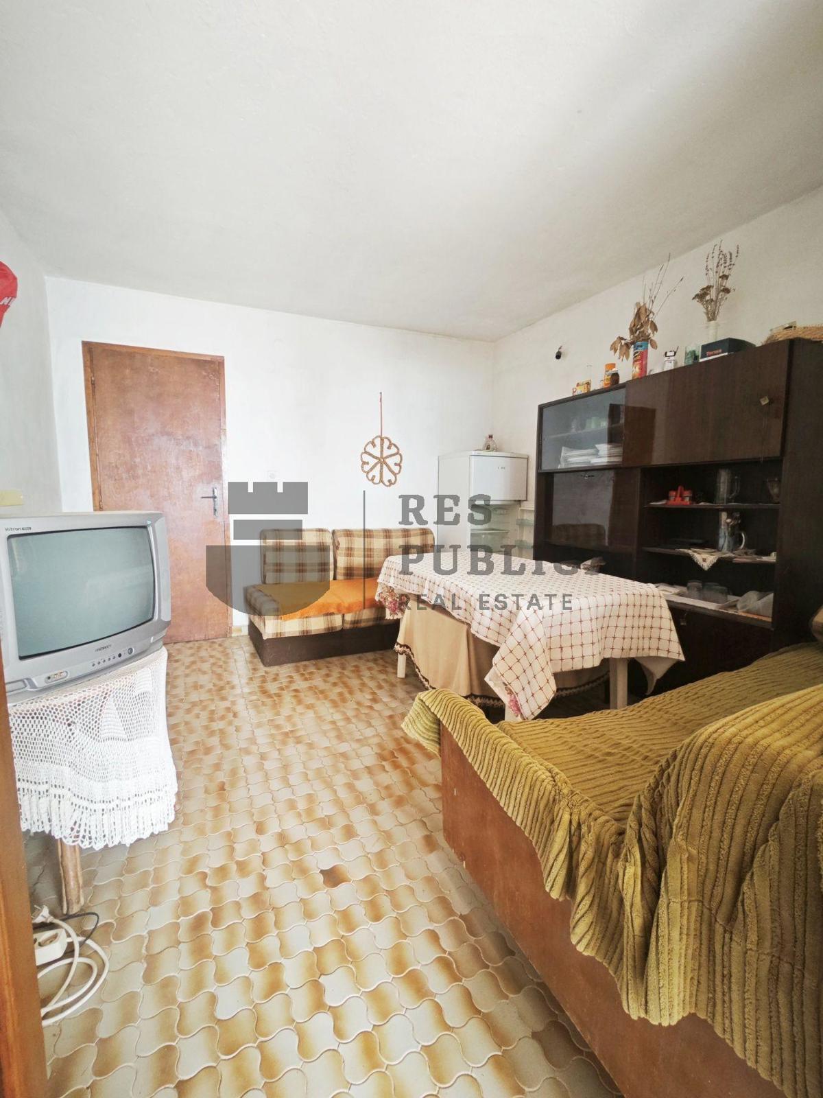 CASA CON APPARTAMENTI A KOMARNA