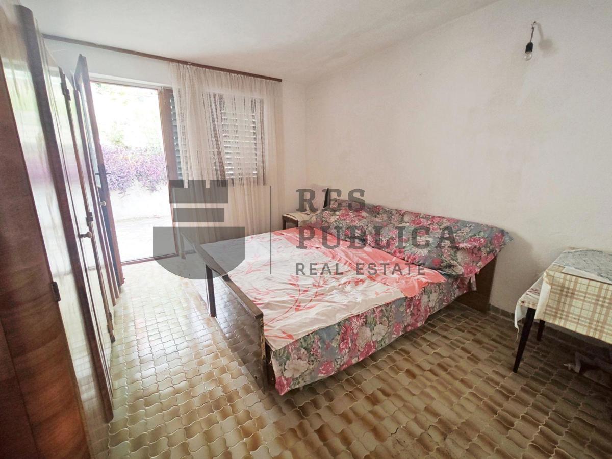 CASA CON APPARTAMENTI A KOMARNA