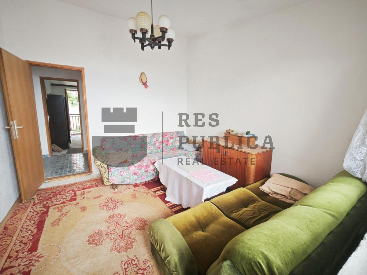 CASA CON APPARTAMENTI A KOMARNA