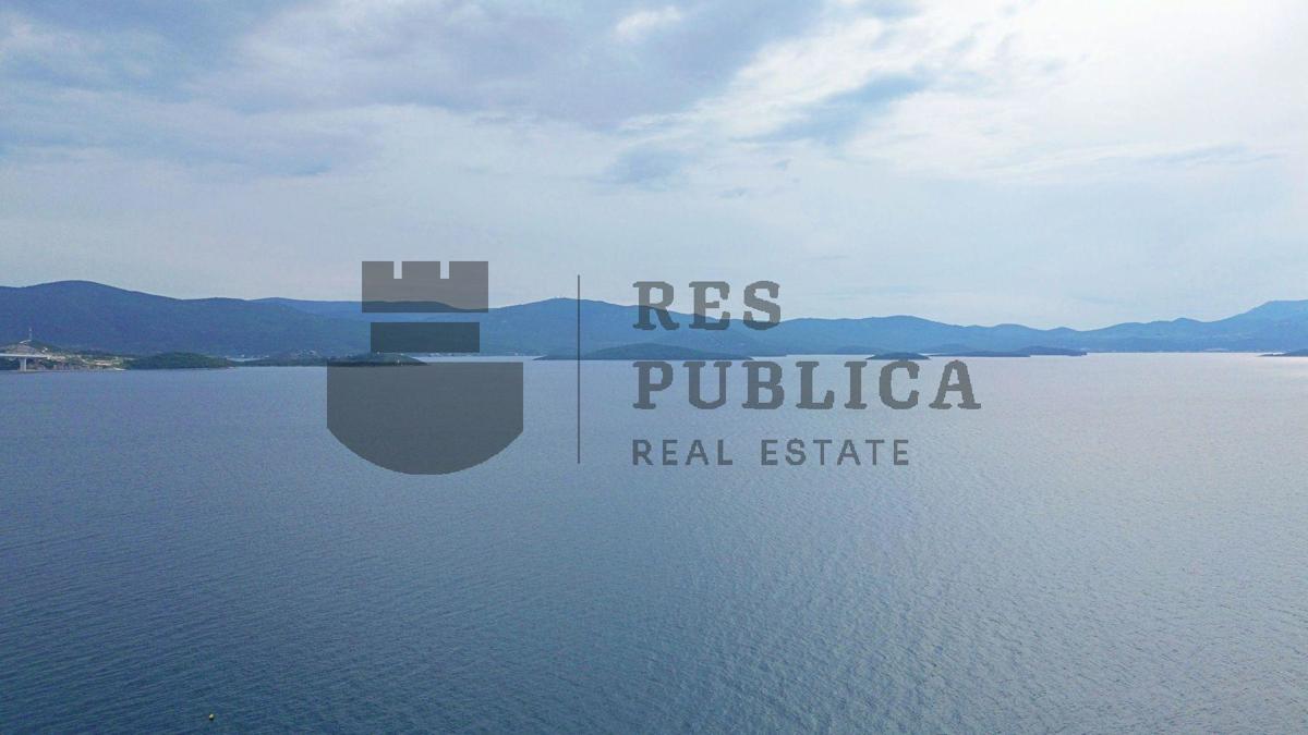 CASA CON APPARTAMENTI A KOMARNA