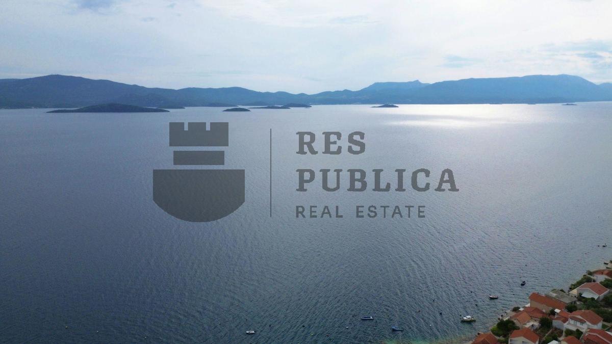 CASA CON APPARTAMENTI A KOMARNA