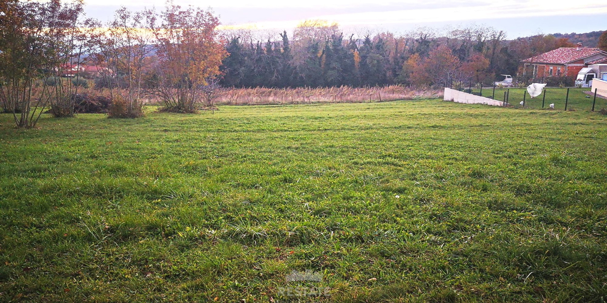 Istria orientale: terreno edificabile per casa, a 11 km dal mare, Labin