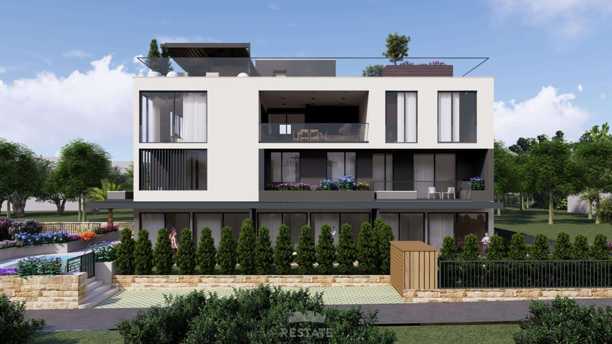 appartamento con terrazza, prima fila sul mare