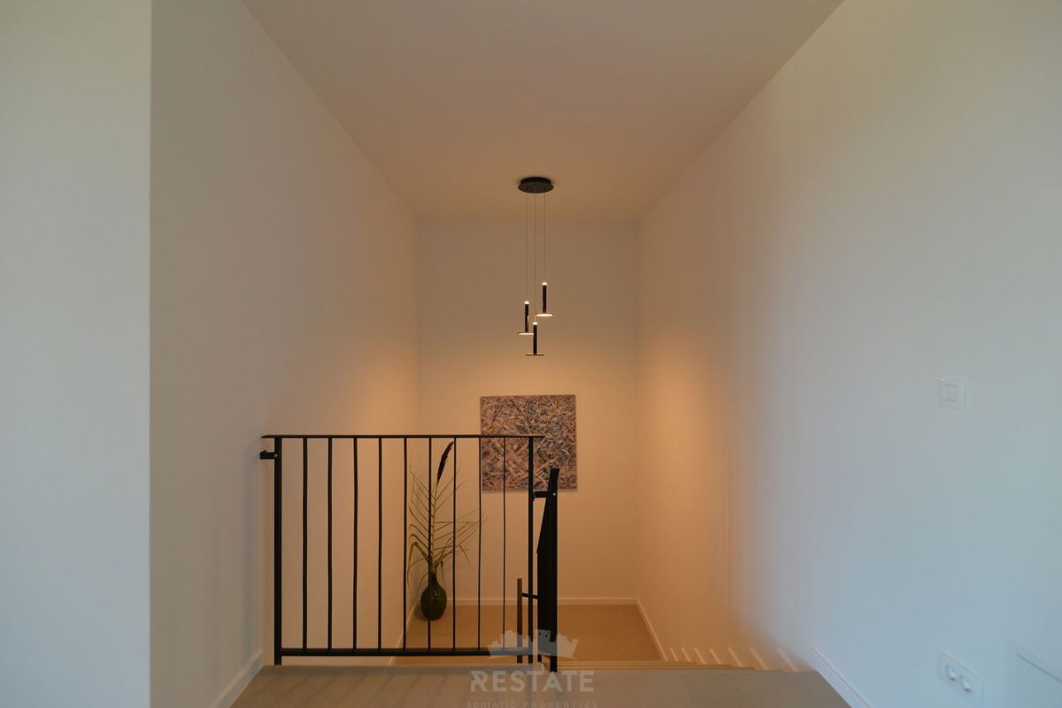 costruzione di alta qualità, casa completamente attrezzata con piscina