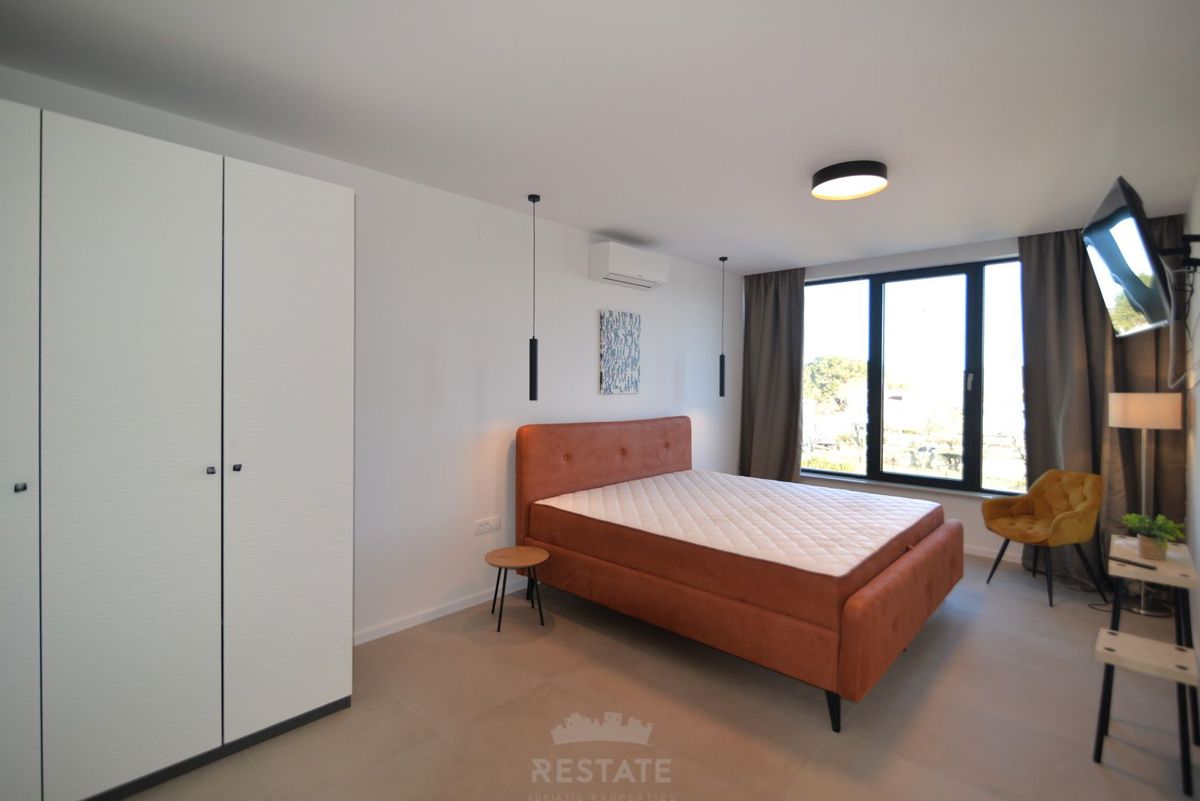 costruzione di alta qualità, casa completamente attrezzata con piscina