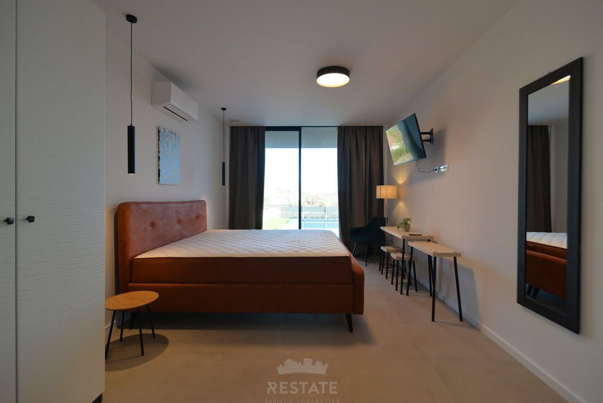 costruzione di alta qualità, casa completamente attrezzata con piscina