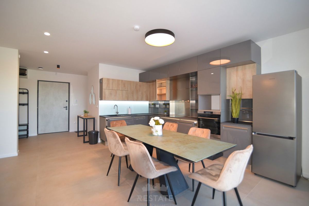 costruzione di alta qualità, casa completamente attrezzata con piscina