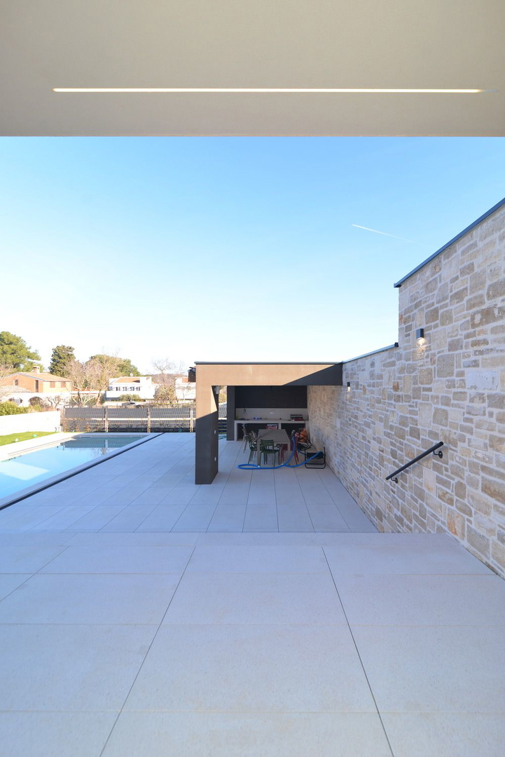 costruzione di alta qualità, casa completamente attrezzata con piscina