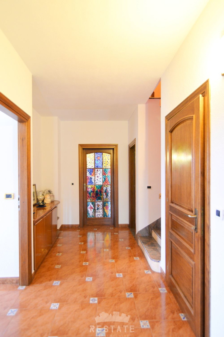 casa in stile mediterraneo, senza terreno circostante o con esso