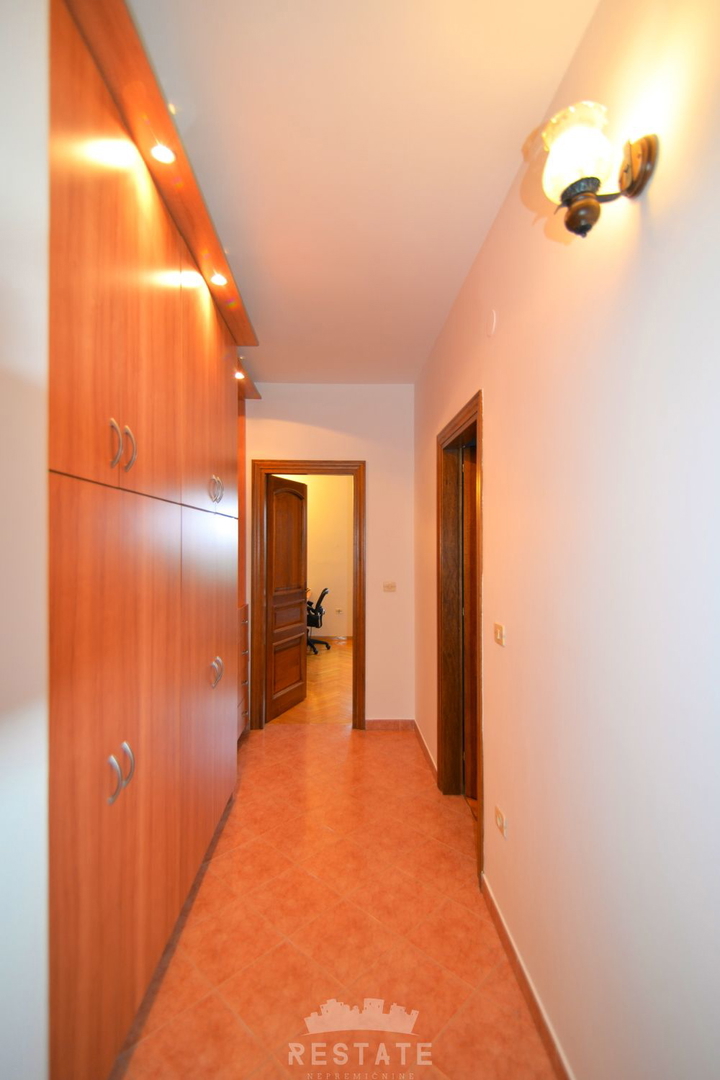 casa in stile mediterraneo, senza terreno circostante o con esso