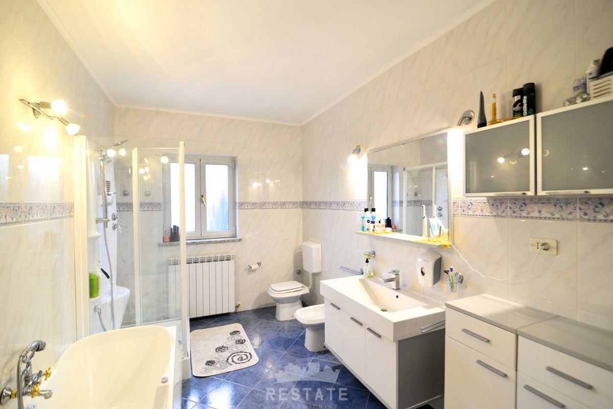 casa in stile mediterraneo, senza terreno circostante o con esso